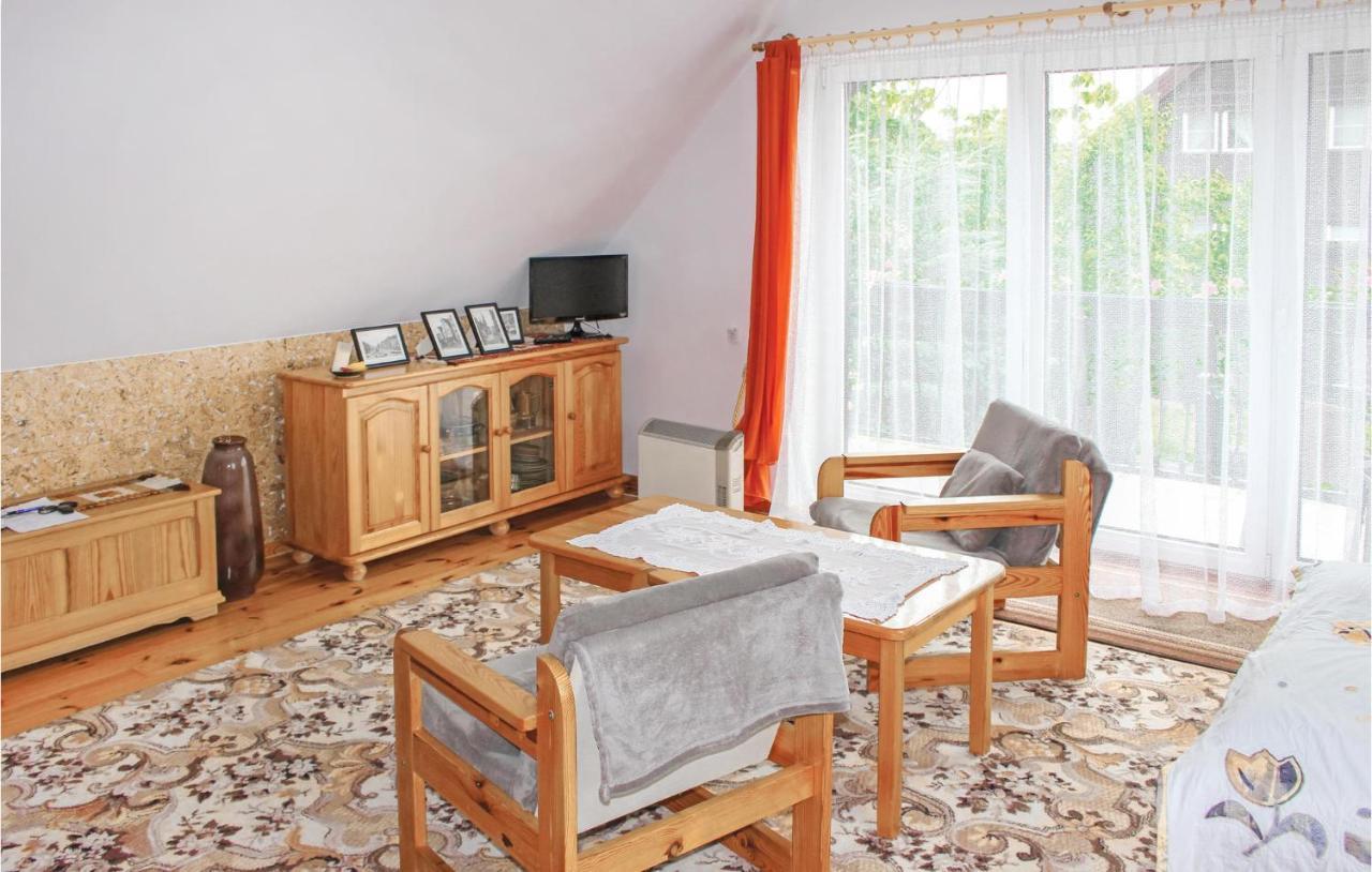 Cozy Apartment In Nowe Warpno With Wifi Esterno foto